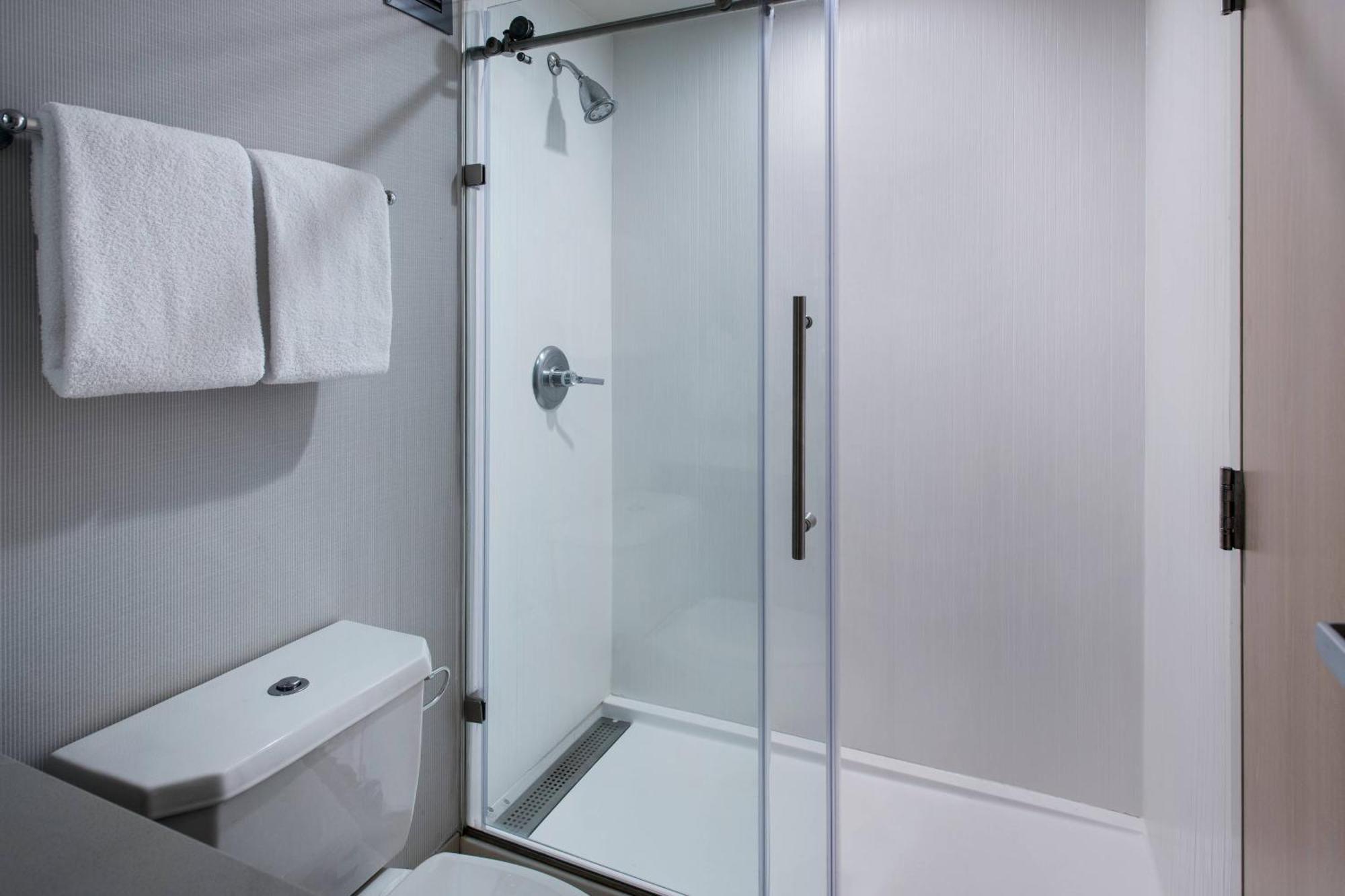 Courtyard Stewart Airport 3* Newburgh