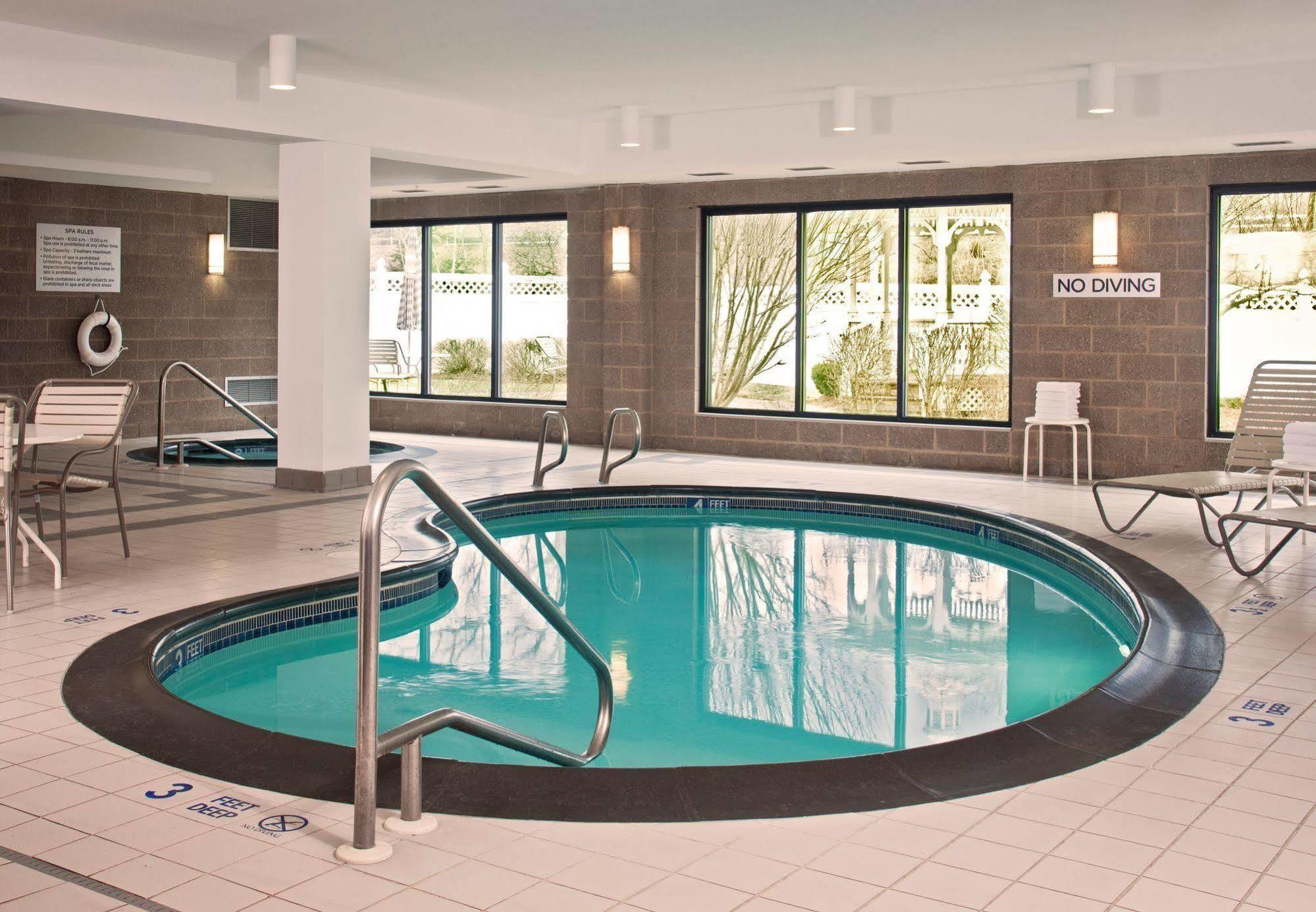 Courtyard Stewart Airport Hotel 3*