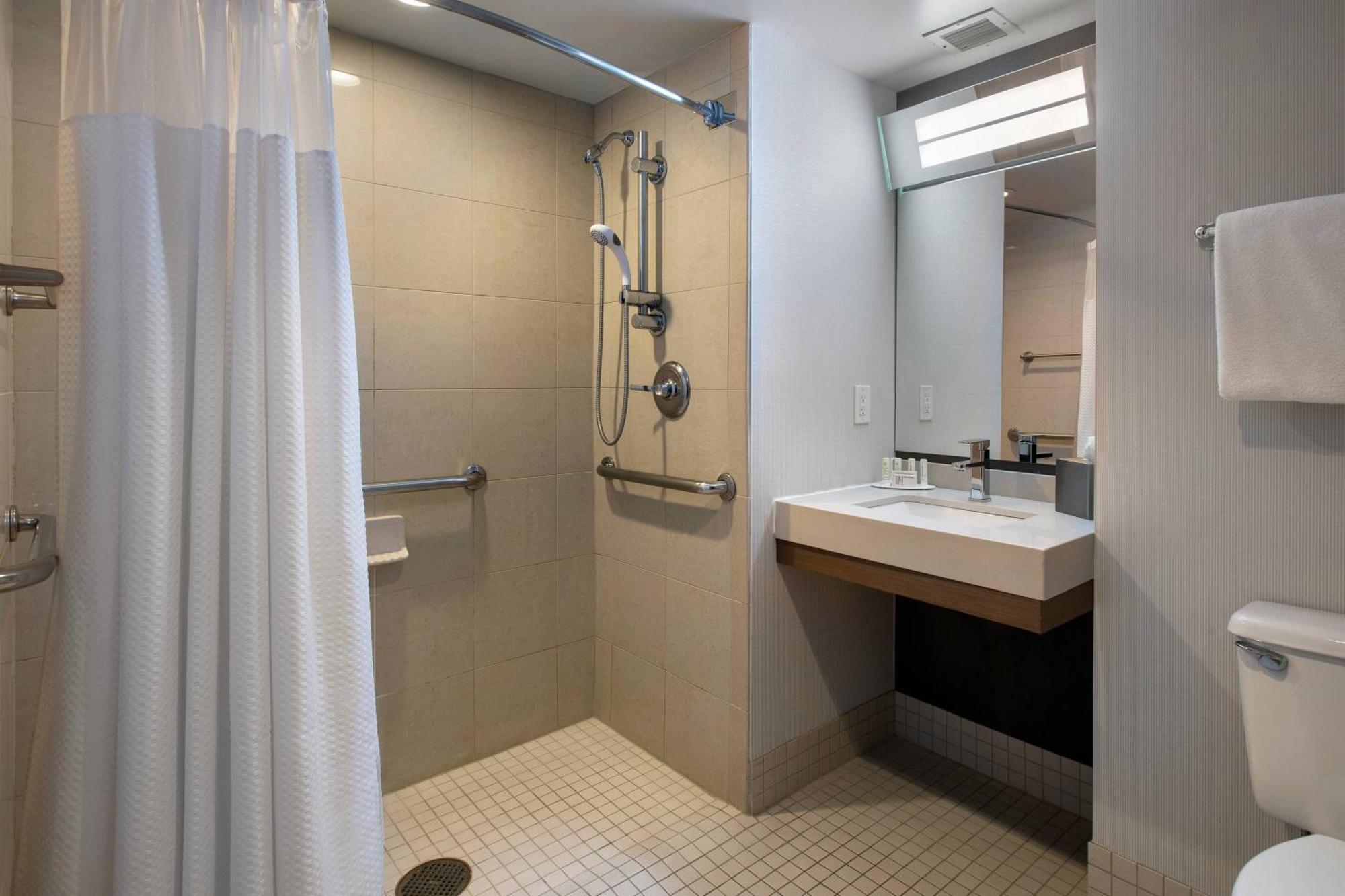 Courtyard Stewart Airport 3* Newburgh