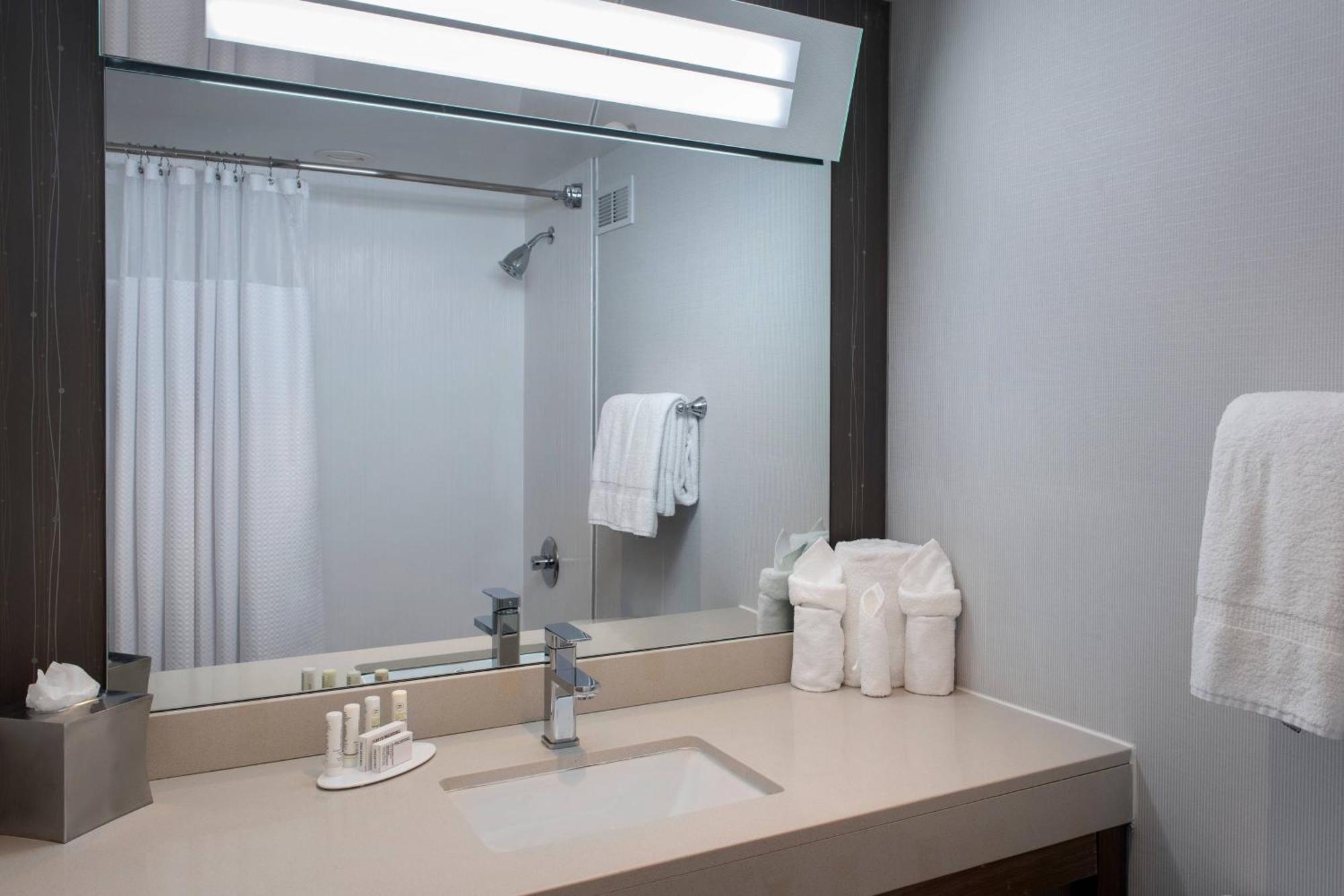 Courtyard Stewart Airport Hotel 3*