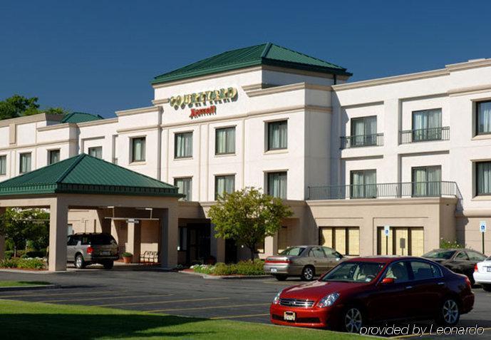 Courtyard Stewart Airport 3* Newburgh